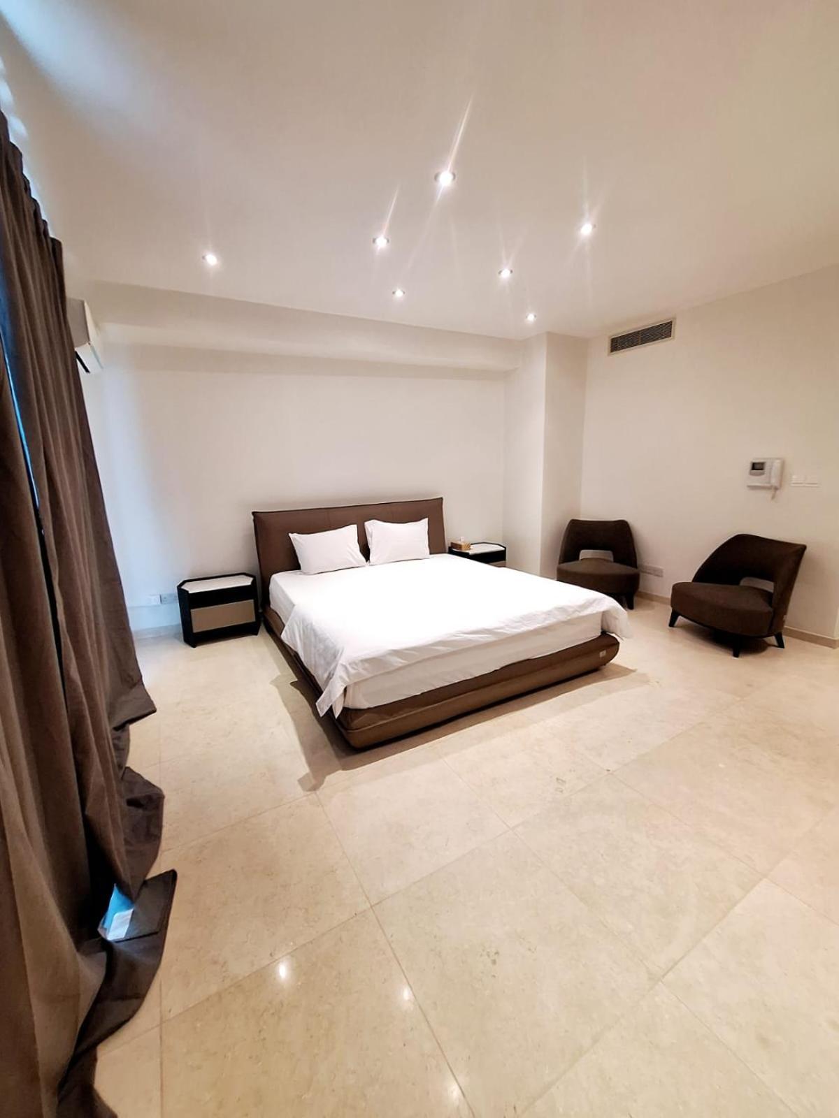Aphrodite Plaza Larnaca Dış mekan fotoğraf